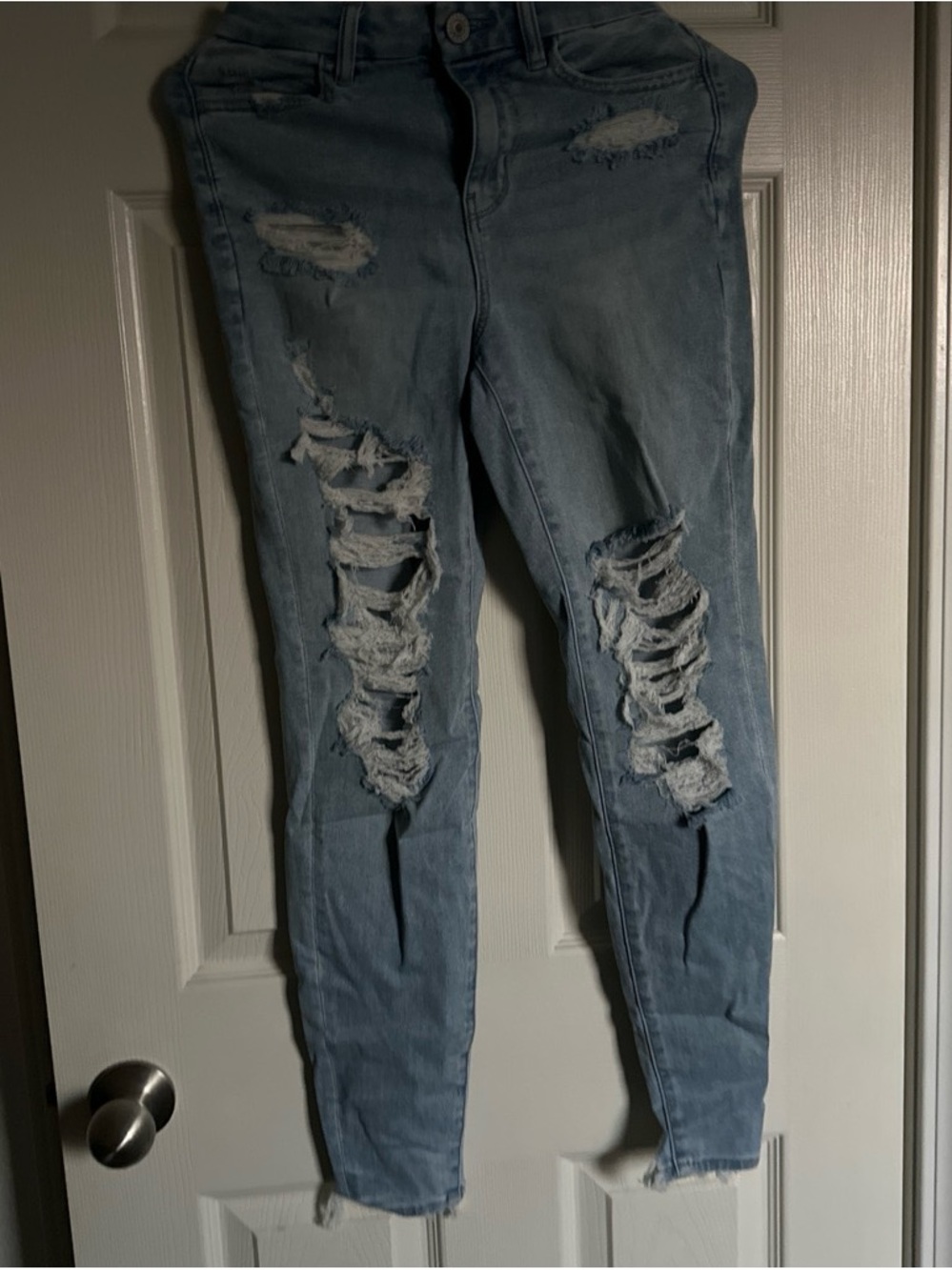 American Eagle Outfitters Light Blue Distressed Skinny Jeans